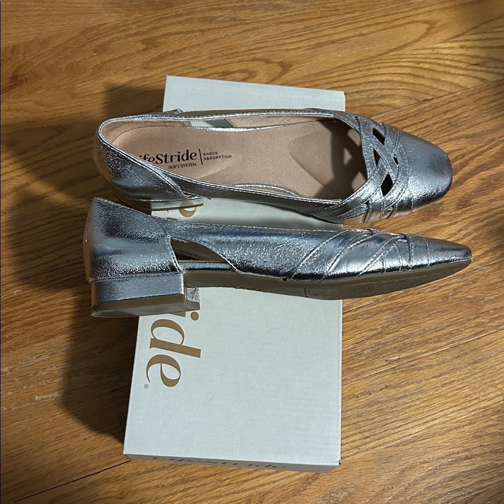 Life Stride Women's Metallic Silver Heels - Picture 2 of 5